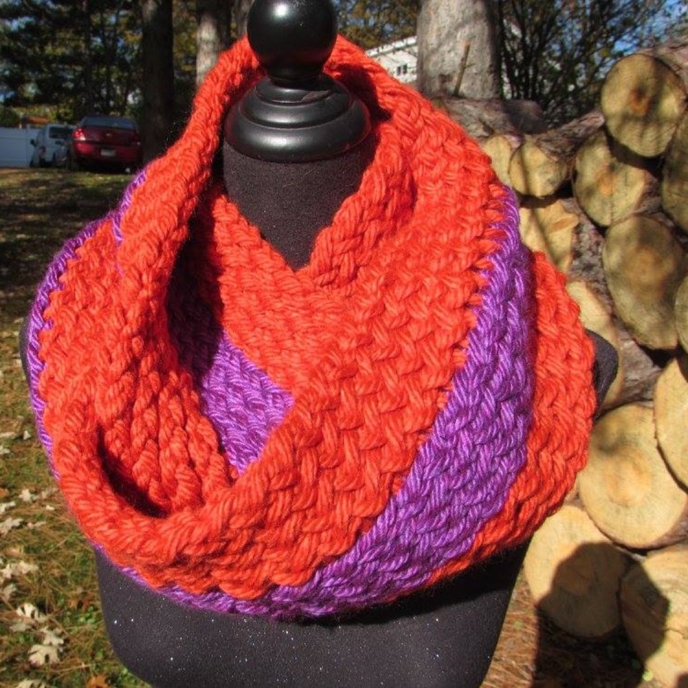 Women's infinity Scarf: Handmade